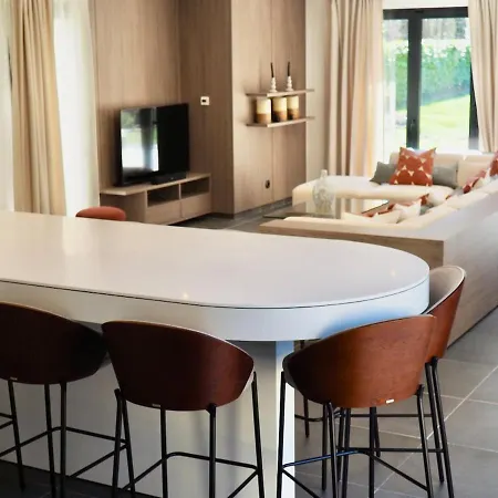De Luxe 4 Parkings Jardin Villa